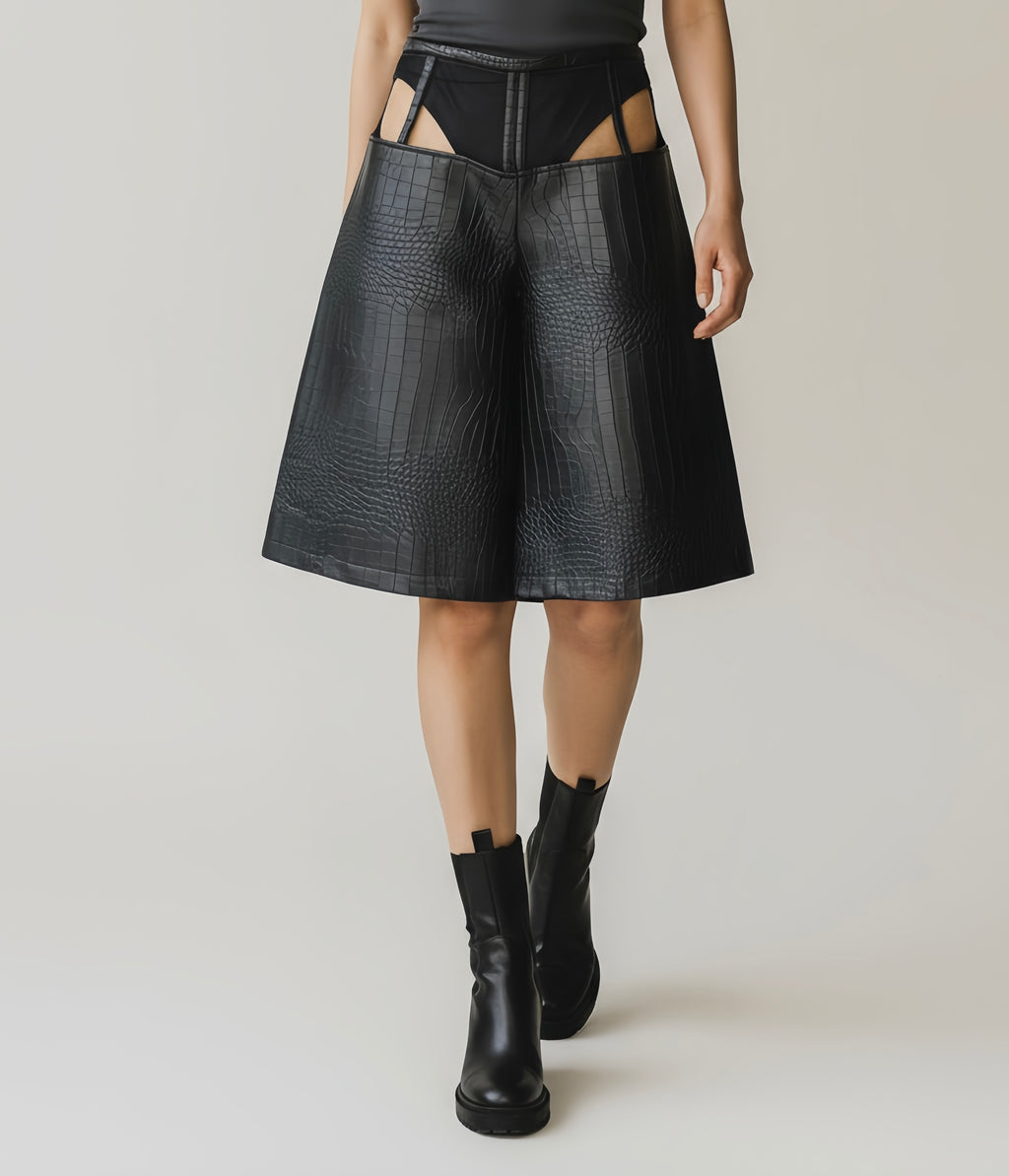 LOW-WAISTED BERMUDA BLACK 01